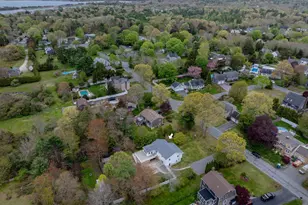 10 Knollwood Dr, Mattapoisett, MA 02739 - Photo 2