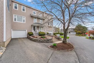 7 Whaler Ln, Quincy, MA 02171 - Photo 2