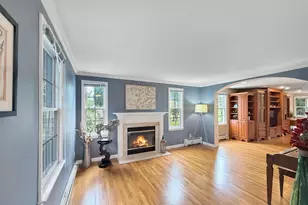 5 Swan Cir, Shrewsbury, MA 01545 - Photo 2