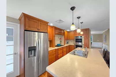 5 Swan Cir, Shrewsbury, MA 01545 - Photo 8