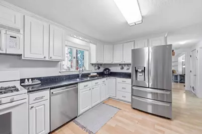 380 Plumtree Rd, Springfield, MA 01118 - Photo 12