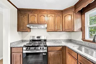 76 Daley St, Chicopee, MA 01013 - Photo 12