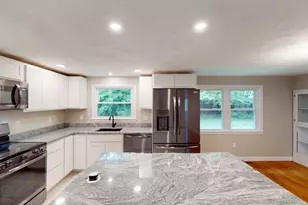 36 Stuart Ave, Leominster, MA 01453 - Photo 8