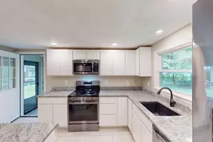 36 Stuart Ave, Leominster, MA 01453 - Photo 10
