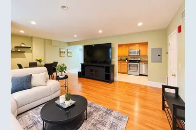 1742 Beacon St #2, Brookline, MA 02445 - Photo 4