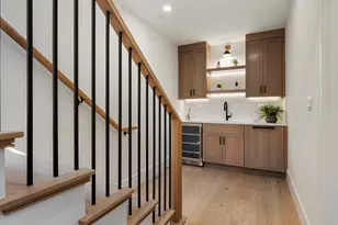421 E 6th St, Boston, MA 02127 - Photo 36