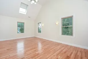 5 Lane Ave, Bedford, MA 01730 - Photo 8