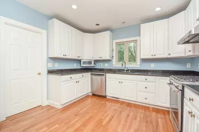 5 Lane Ave, Bedford, MA 01730 - Photo 6