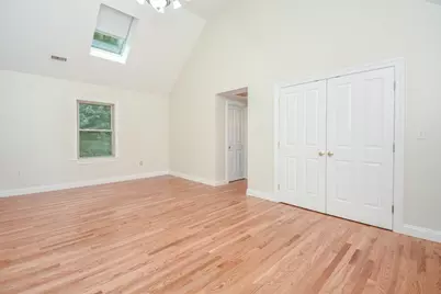 5 Lane Ave, Bedford, MA 01730 - Photo 4