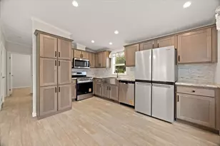 1540 Broadway, Raynham, MA 02767 - Photo 4