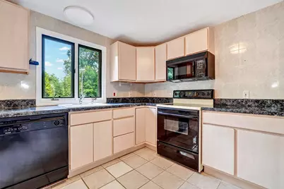 24 Lisa Rd #24, Randolph, MA 02368 - Photo 2