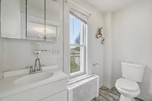 27 Houston Pl, Lynn, MA 01905 - Photo 10