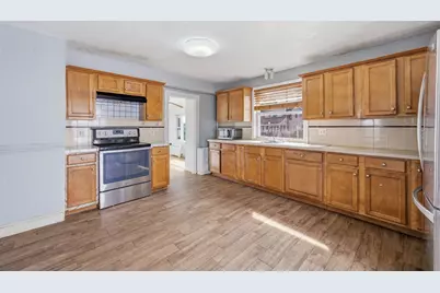 27 Houston Pl, Lynn, MA 01905 - Photo 12