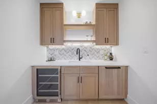 421 E 6th St, Boston, MA 02127 - Photo 16