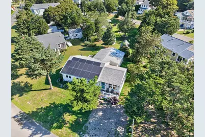 27 Alder St, Fairhaven, MA 02719 - Photo 12