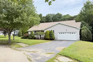 12 Deerfield Cir, Auburn, MA 01501 - Photo 4