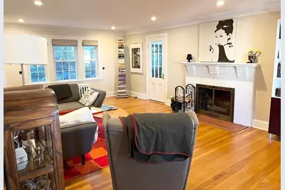 10 Duxbury Rd #10, Newton, MA 02459 - Photo 2