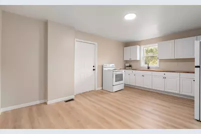 28 Dawes St, Springfield, MA 01109 - Photo 8