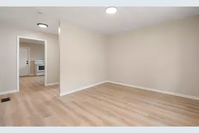 28 Dawes St, Springfield, MA 01109 - Photo 12