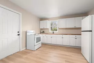 28 Dawes St, Springfield, MA 01109 - Photo 4