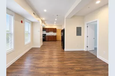 178 University Ave #2, Lowell, MA 01854 - Photo 2