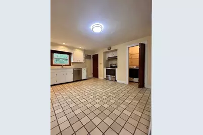 53 Oakland St #B, Medford, MA 02155 - Photo 2