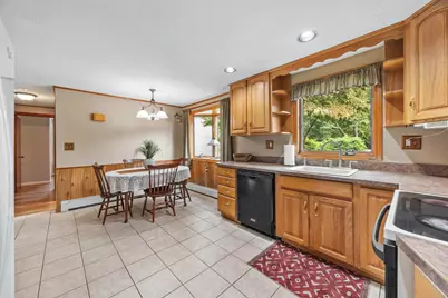 254 McCarthy Ave, Chicopee, MA 01020 - Photo 4