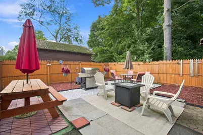 28 Dalton Pl, Springfield, MA 01109 - Photo 20