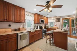 28 Dalton Pl, Springfield, MA 01109 - Photo 1