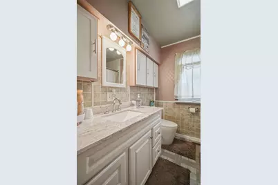 28 Dalton Pl, Springfield, MA 01109 - Photo 8