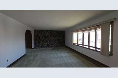 22 Pitcairn St, Revere, MA 02151 - Photo 2