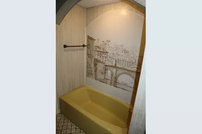 22 Pitcairn St, Revere, MA 02151 - Photo 14