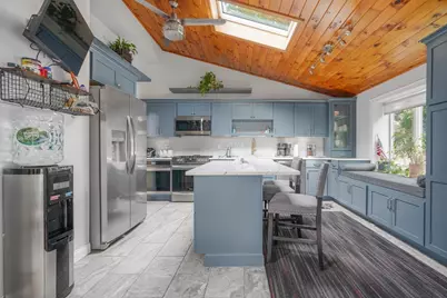 37 Slade St, Swansea, MA 02777 - Photo 2