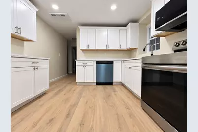 8 Birch Ln #A, Shrewsbury, MA 01545 - Photo 4