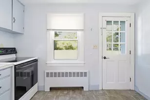 24 Grandview St, Northampton, MA 01062 - Photo 10