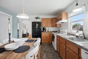 34 Ashley St, Springfield, MA 01105 - Photo 16
