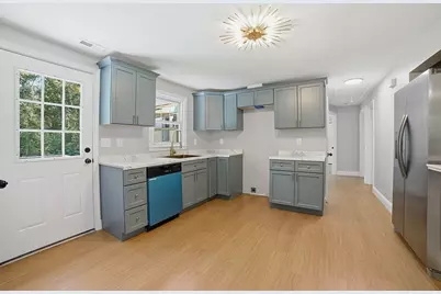 44 Topsfield Cir, Shrewsbury, MA 01545 - Photo 2