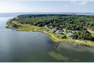 8 Dyar Rd, Mattapoisett, MA 02739 - Photo 4