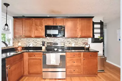 92 Louis Rd, Springfield, MA 01118 - Photo 4