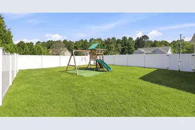 8 Caddyshack Dr, Chicopee, MA 01020 - Photo 38
