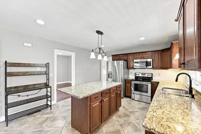 8 Caddyshack Dr, Chicopee, MA 01020 - Photo 6
