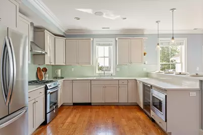 413 E 7th St #2, Boston, MA 02127 - Photo 6