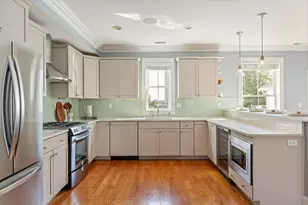 413 E 7th St, Boston, MA 02127 - Photo 6