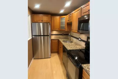 8 Hallmark Gdns #5, Burlington, MA 01803 - Photo 1