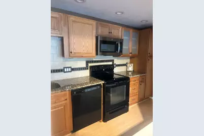 8 Hallmark Gdns #5, Burlington, MA 01803 - Photo 2