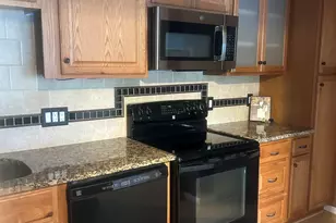 8 Hallmark Gdns, Burlington, MA 01803 - Photo 2