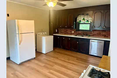 13 Dexter St, Holyoke, MA 01040 - Photo 8