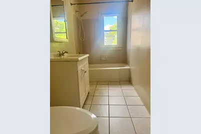 13 Dexter St, Holyoke, MA 01040 - Photo 20