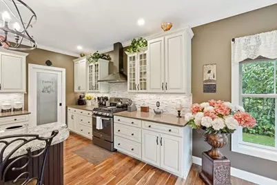 406 N Liberty St, Belchertown, MA 01007 - Photo 8