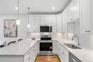 9 Downer Ct, Boston, MA 02122 - Photo 2